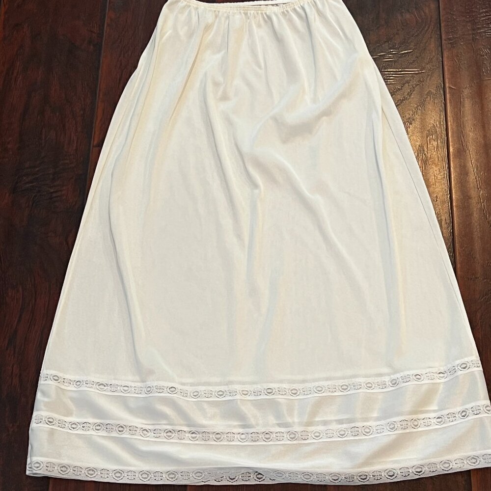 SEARS Vintage White Half Slip Skirt Shiny Nylon Lace Trim Hem Size‎ S